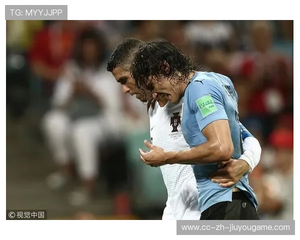 C罗被拍夜跑中途帮一名迷路老人,暖心场面传开